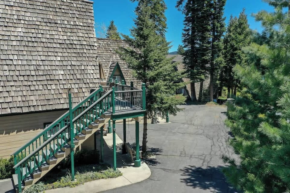 Driveway to Lassen Chalet and Resort