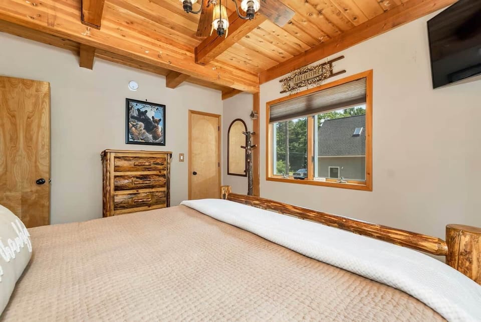 Bedroom King Size Bed