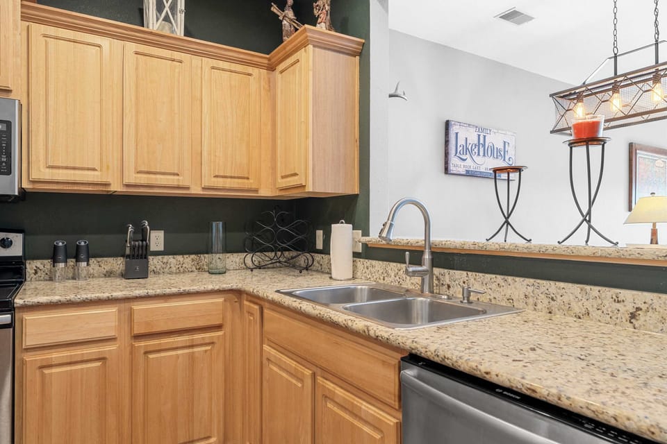 The spacious kitchen is well equipped for an unforgettable getaway​