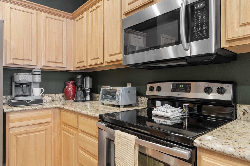 The spacious kitchen is well equipped for an unforgettable getaway​
