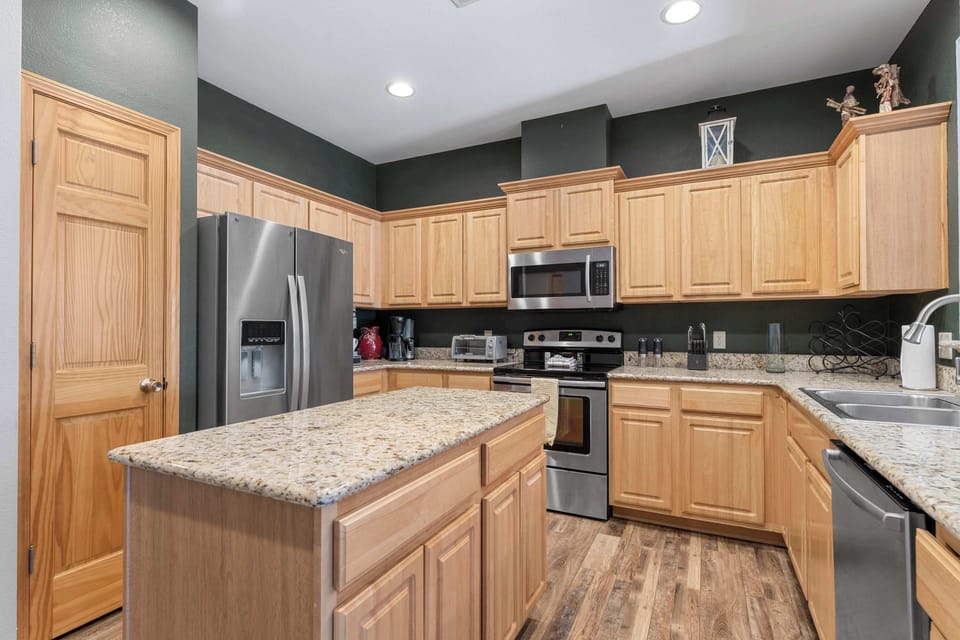 The spacious kitchen is well equipped for an unforgettable getaway​