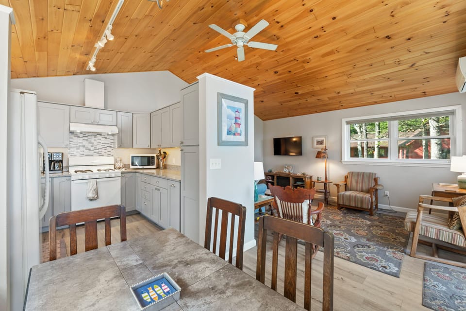 Fully equipped kitchen.