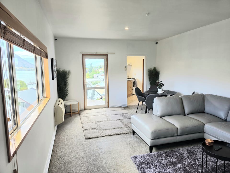 Seperate lounge with views of Wanaka town and lake
