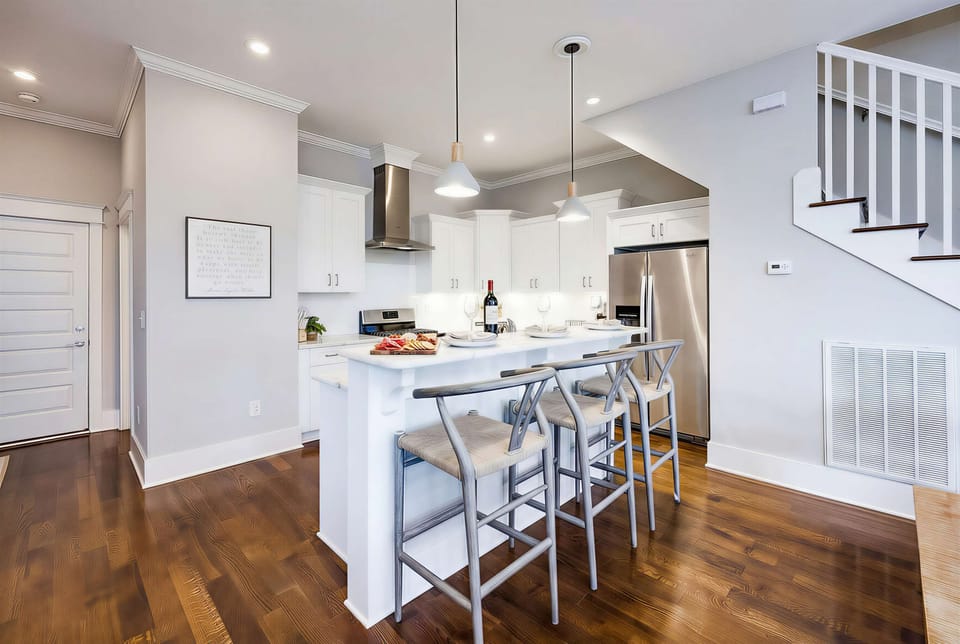 Step into this chic kitchen, a perfect gathering spot for friends and family in the heart of Nashville. Enjoy upscale dining and lively conversations at this stylish vacation home. Book now with Misfit Homes for your unforgettable getaway!