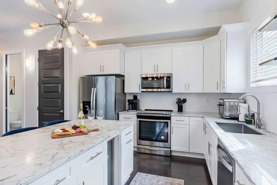 Experience culinary bliss in this stylish kitchen, perfect for entertaining or a cozy night in during your Nashville getaway. Book with Nashville Luxury Group Accommodations and Misfit Homes today!