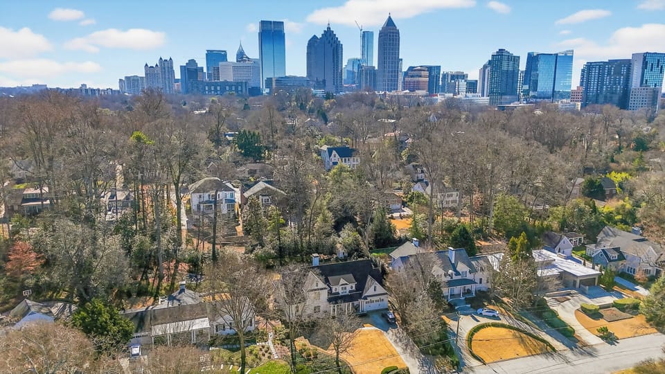 Half-acre private Atlanta rental close to downtown, Mercedes-Benz stadium 