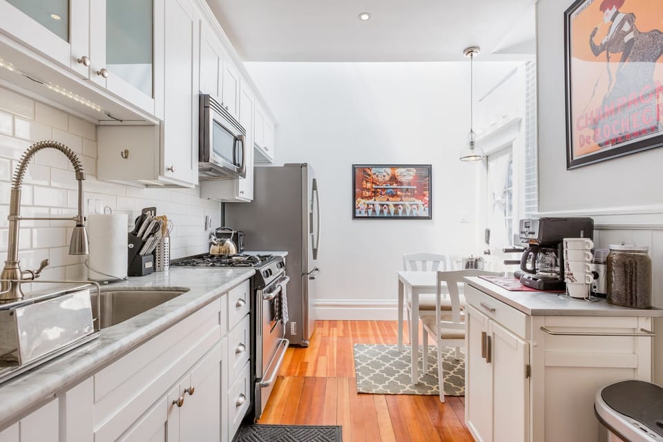 Kitchen with breakfast nook 