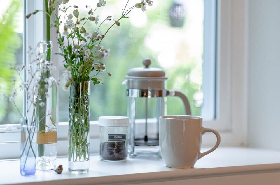 [Kitchen] Start your day right with a choice of coffee, decaf, hot chocolate, or a comforting cup of tea.