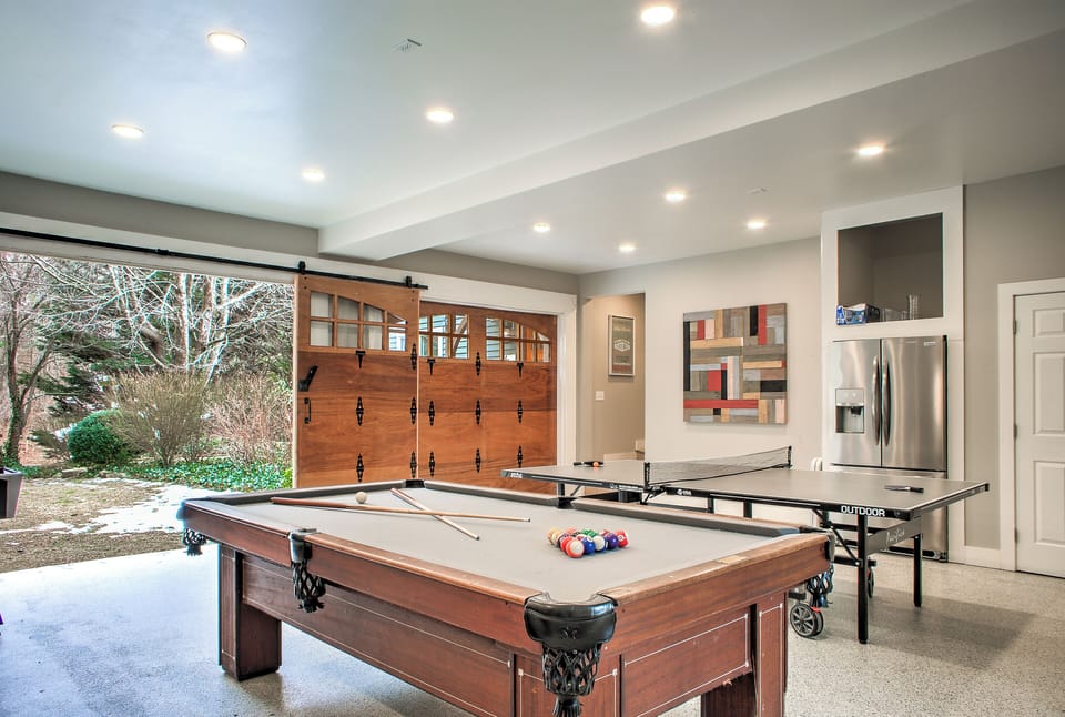 Garage Game Room | Pine Hollow