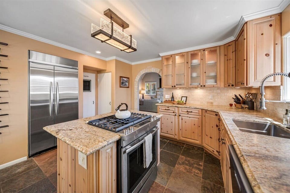 Fully Equipped Gourmet Kitchen