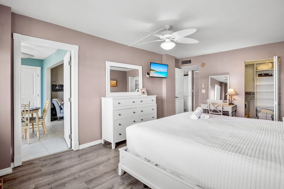 Harbor Towers Unit 415 by Tropical Sands Accommodations