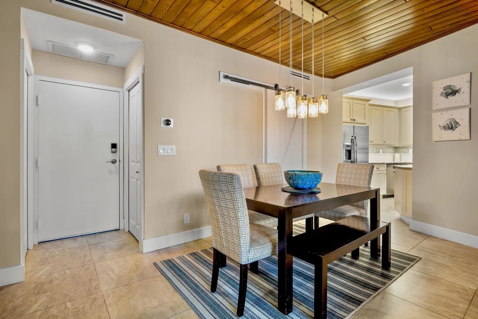 Harbor Towers 111 by Tropical Sands Accommodations