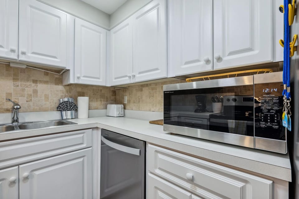 Harbor Towers Unit 202 by Tropical Sands Accommodations