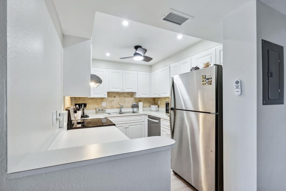 Harbor Towers Unit 202 by Tropical Sands Accommodations