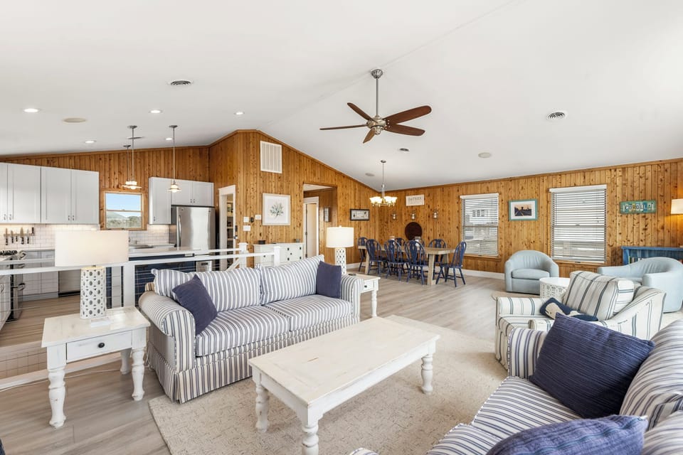 WH426: Tails in the Sand | Top Level Living Area