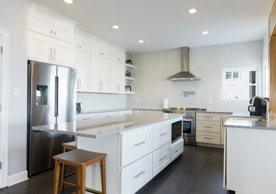 Fully Equipped Kitchen seats 5