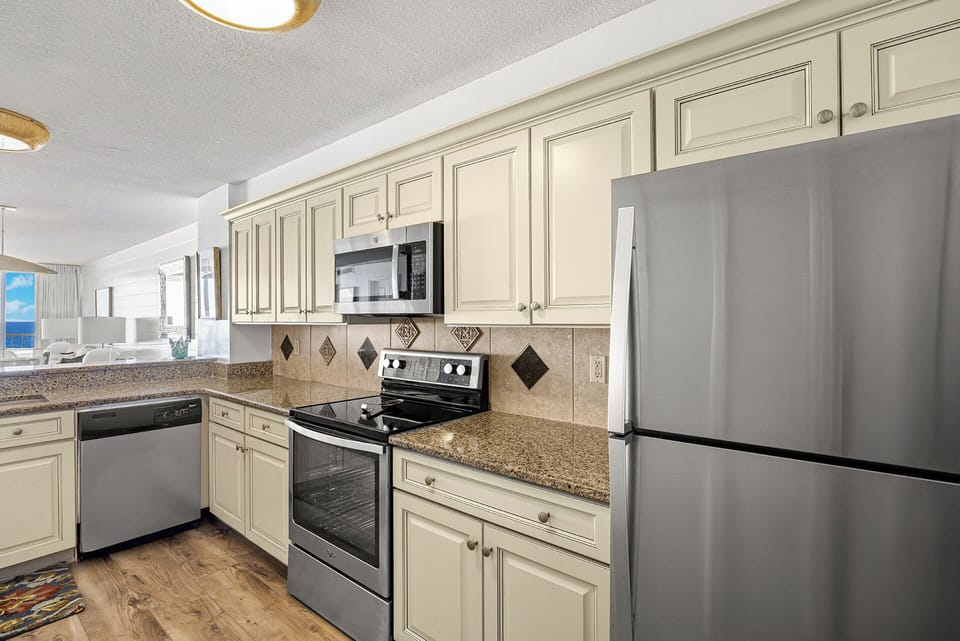 Gulfside 1003 Kitchen Alt 2