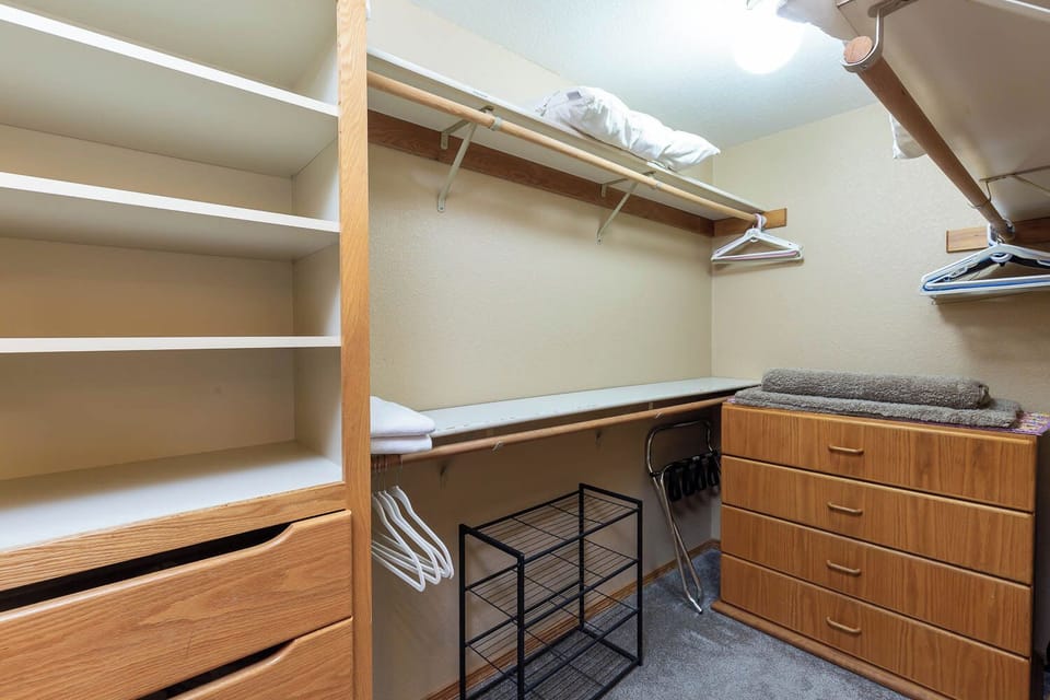 Ensuite King Bedroom - Main Level