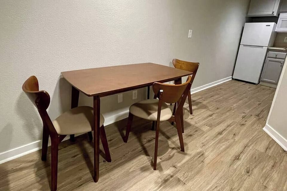 Dine, plan, or work from this simple, efficient spot.