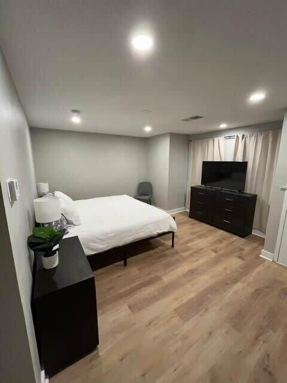 King Bedroom 2