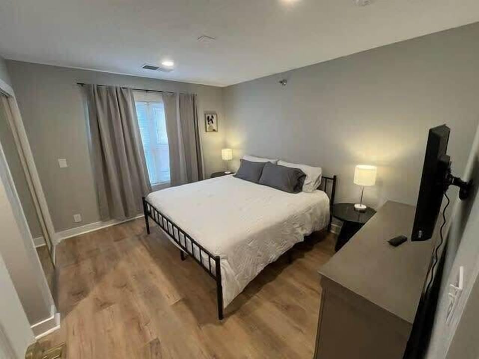 King Bedroom 2