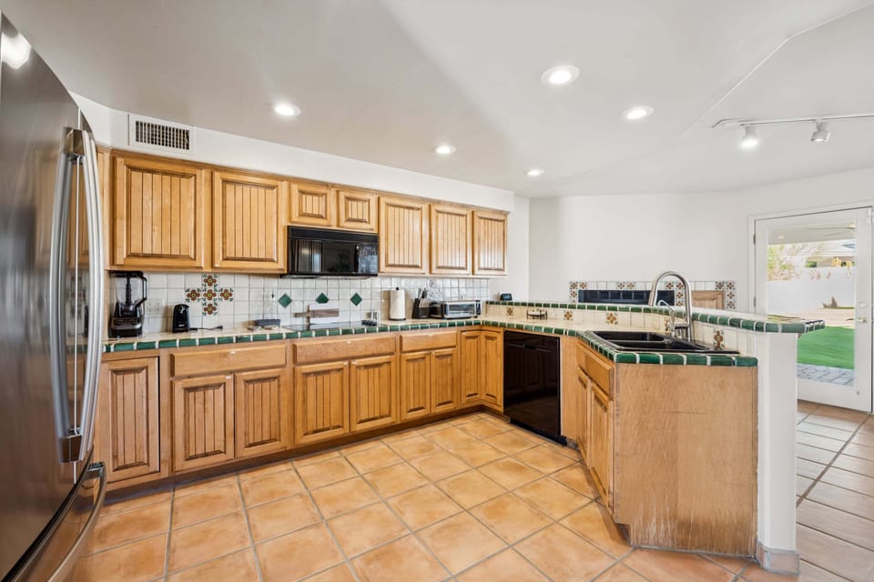 Fully stocked kitchen, with stove top, oven, dishwasher, microwave and double door fidge.