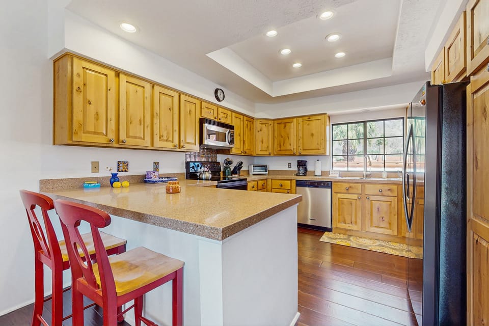 Tennis Villa at La Quinta Resort with shared pool & spa, near hiking & golf Apartment in Indian Wells