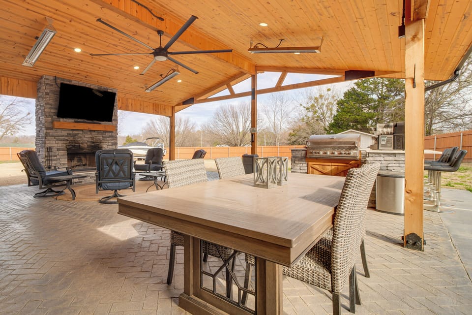 Eufaula Vacation Rental | 3BR | 2BA | 2,500 Sq Ft | 4 Steps to Enter