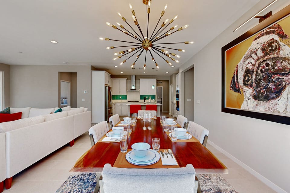 Modern home with gas fireplace, mountain views, large yard House in Cathedral City