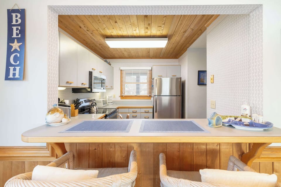 Mid level: Breakfast Nook 