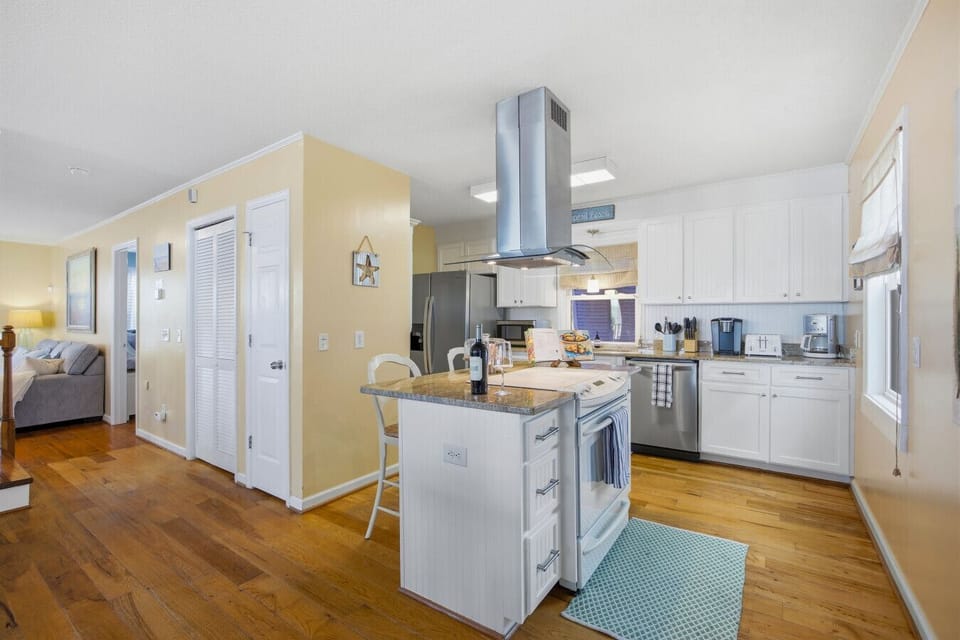Kitchen | Center Island | Stainless Appliances