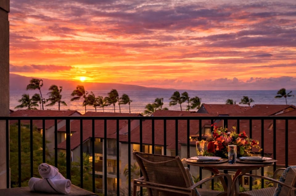 Catch some gorgeous sunsets from your private lanai KS-736