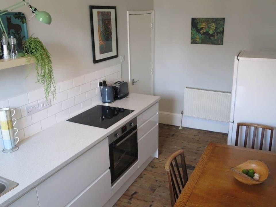  lovely bright Kitchen