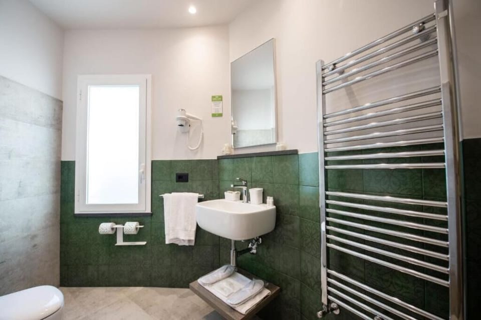 Start the day fresh with fluffy towels and bright lighting.