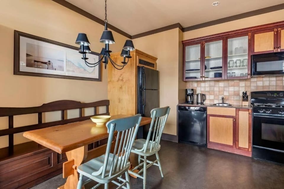 Gather for easy meals in the fully equipped kitchen nook.