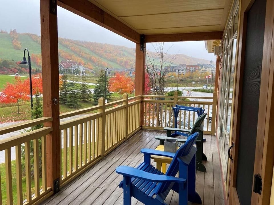 Sip coffee on the balcony while soaking up mountain views.