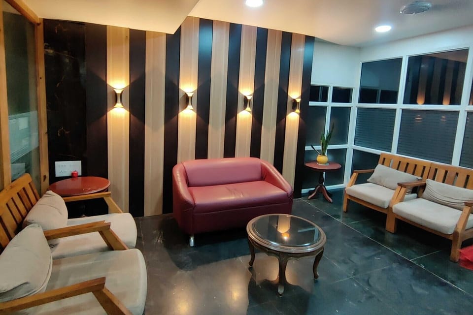 Entrance / Reception