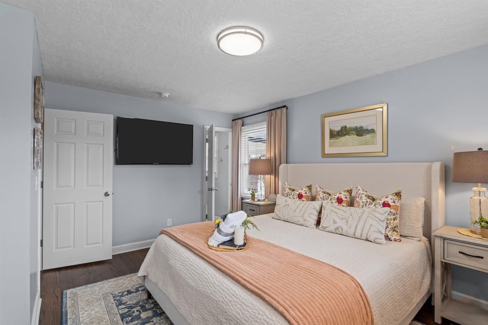 primary bedroom with smartTV