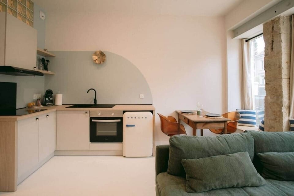 Full kitchen image 1
