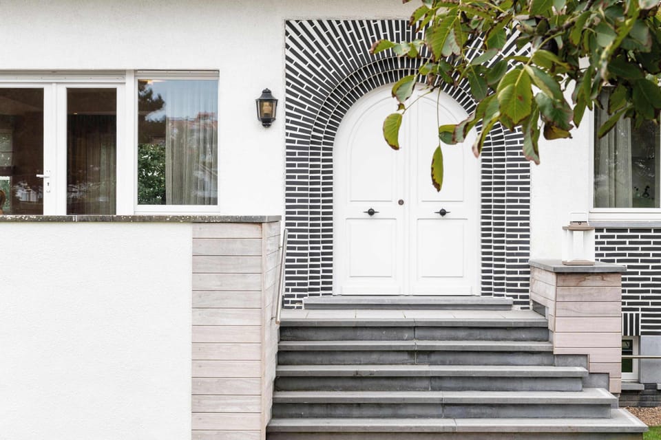 Inviting arched entrance