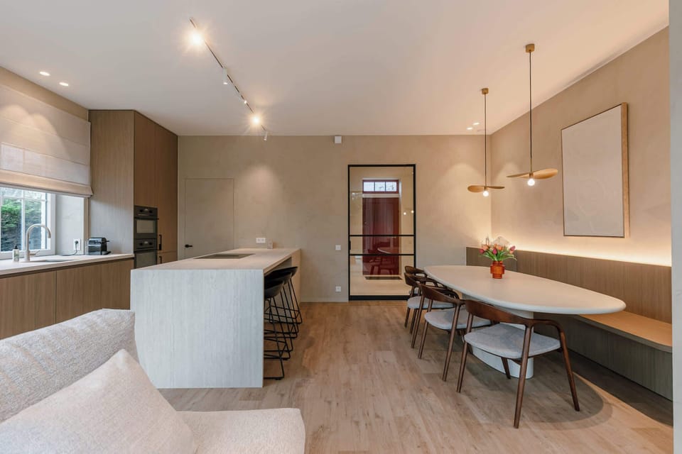 Modern Kitchen with Breakfast Corner Overlooking the Garden
