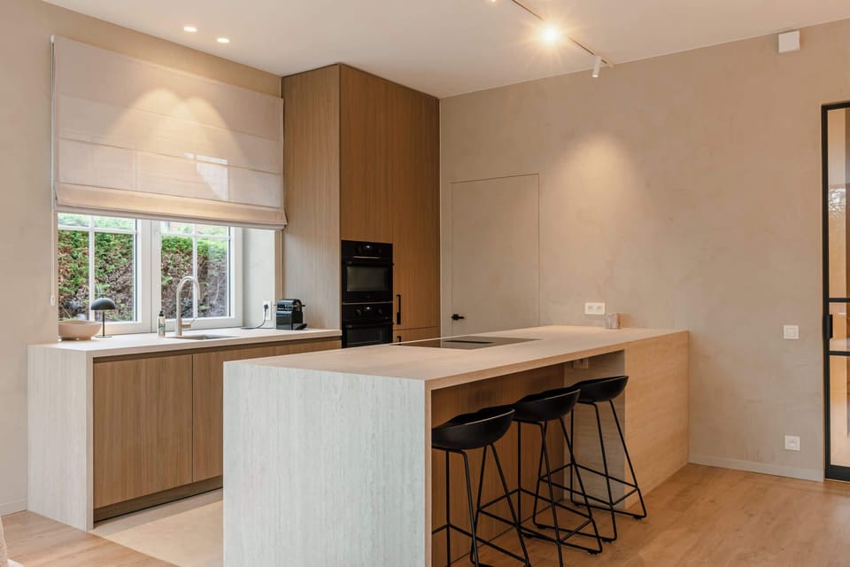 Modern Kitchen with Breakfast Corner Overlooking the Garden