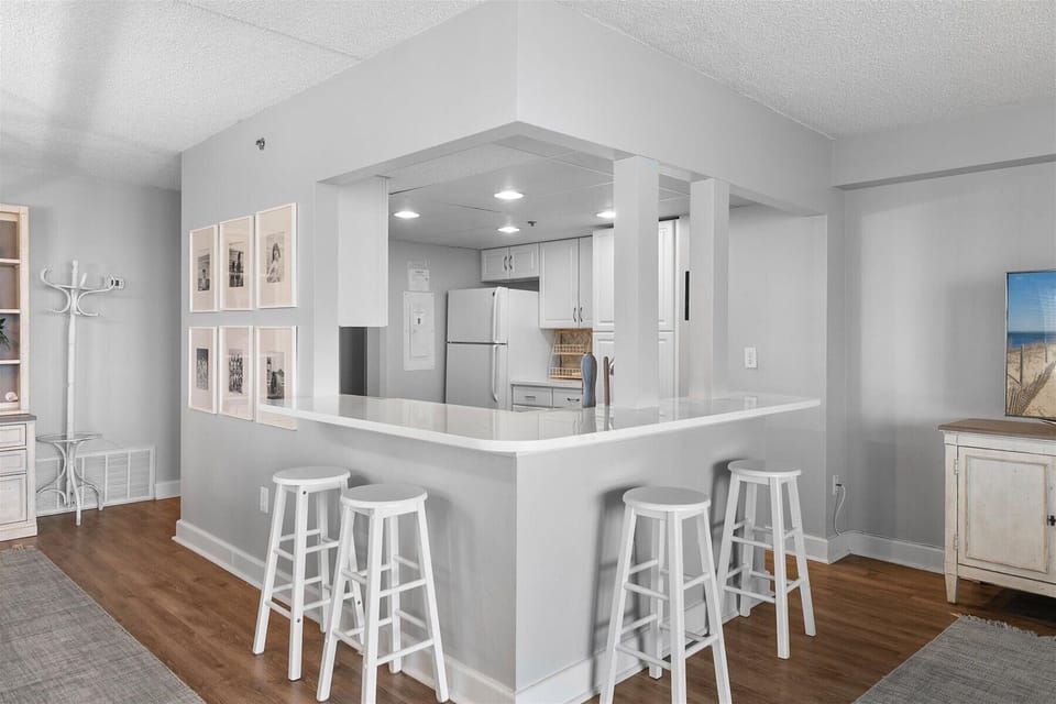 Grab a quick bite at the Breakfast Bar before a day at the Beach!
