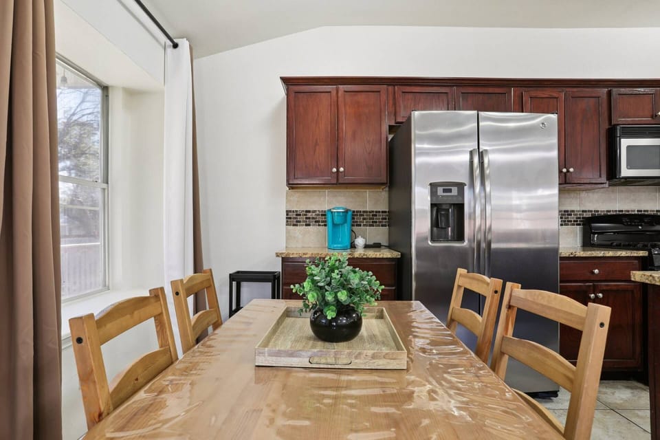 Separte breakfast nook