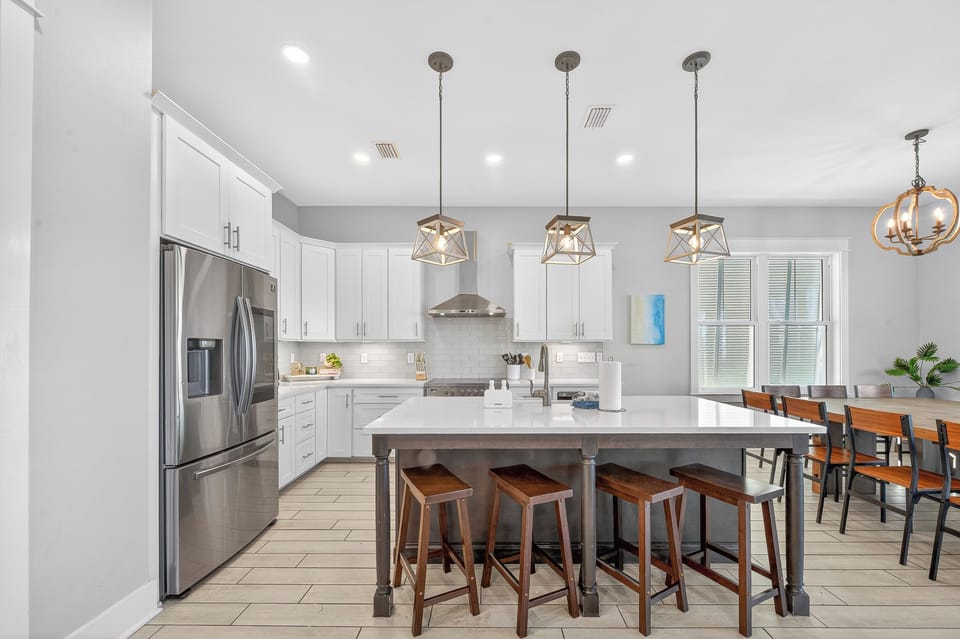 Fully stocked luxury chef's kitchen