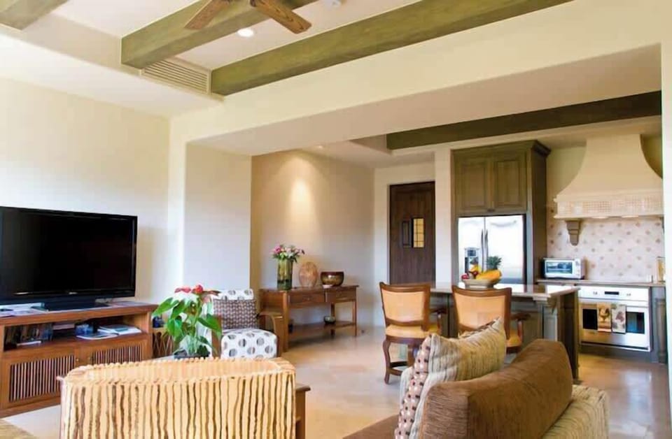 LIVING ROOM - ROKU TV