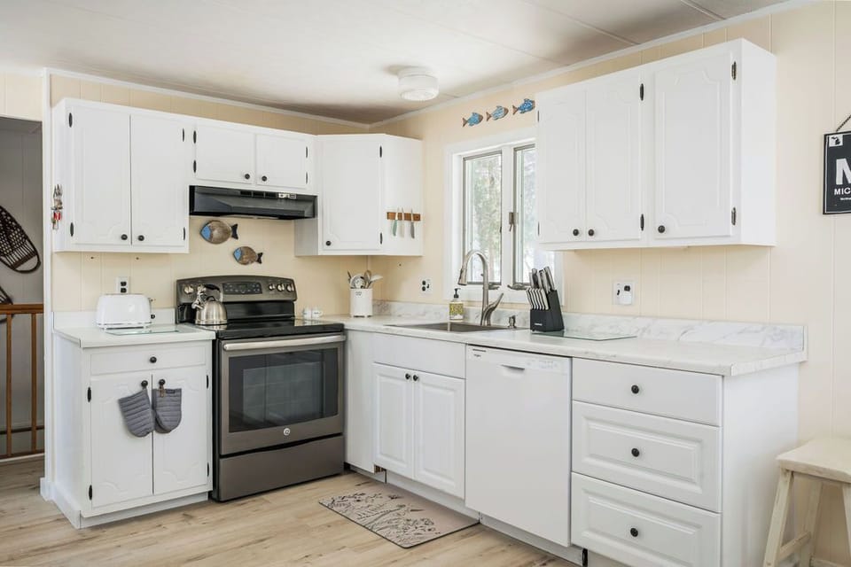 Open Kitchen with everything