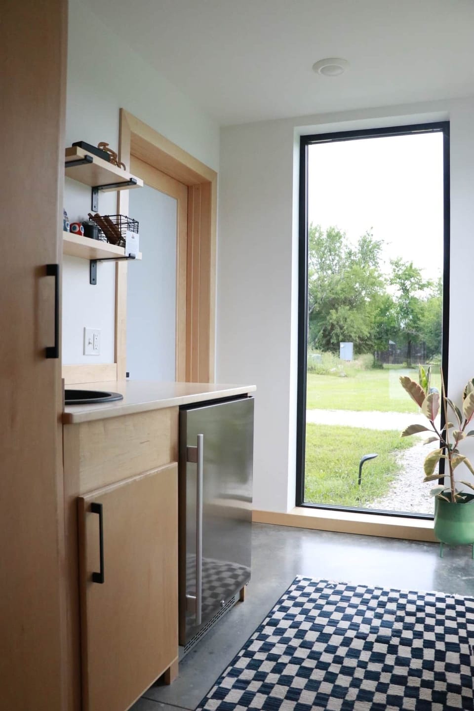 Kitchenette features:- Microwave- Hot plate- Pots & Pans- Coffeemaker - Electric Kettle & French Pre