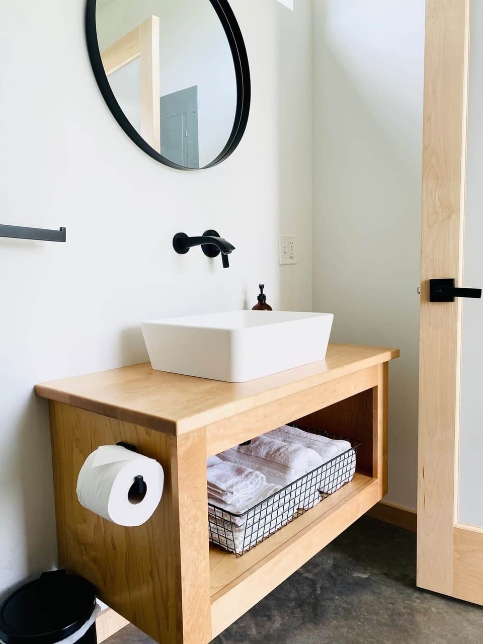 Each cabin is equipped with modern bathrooms complete with bath towels, hand towels, washcloths and makeup towels.