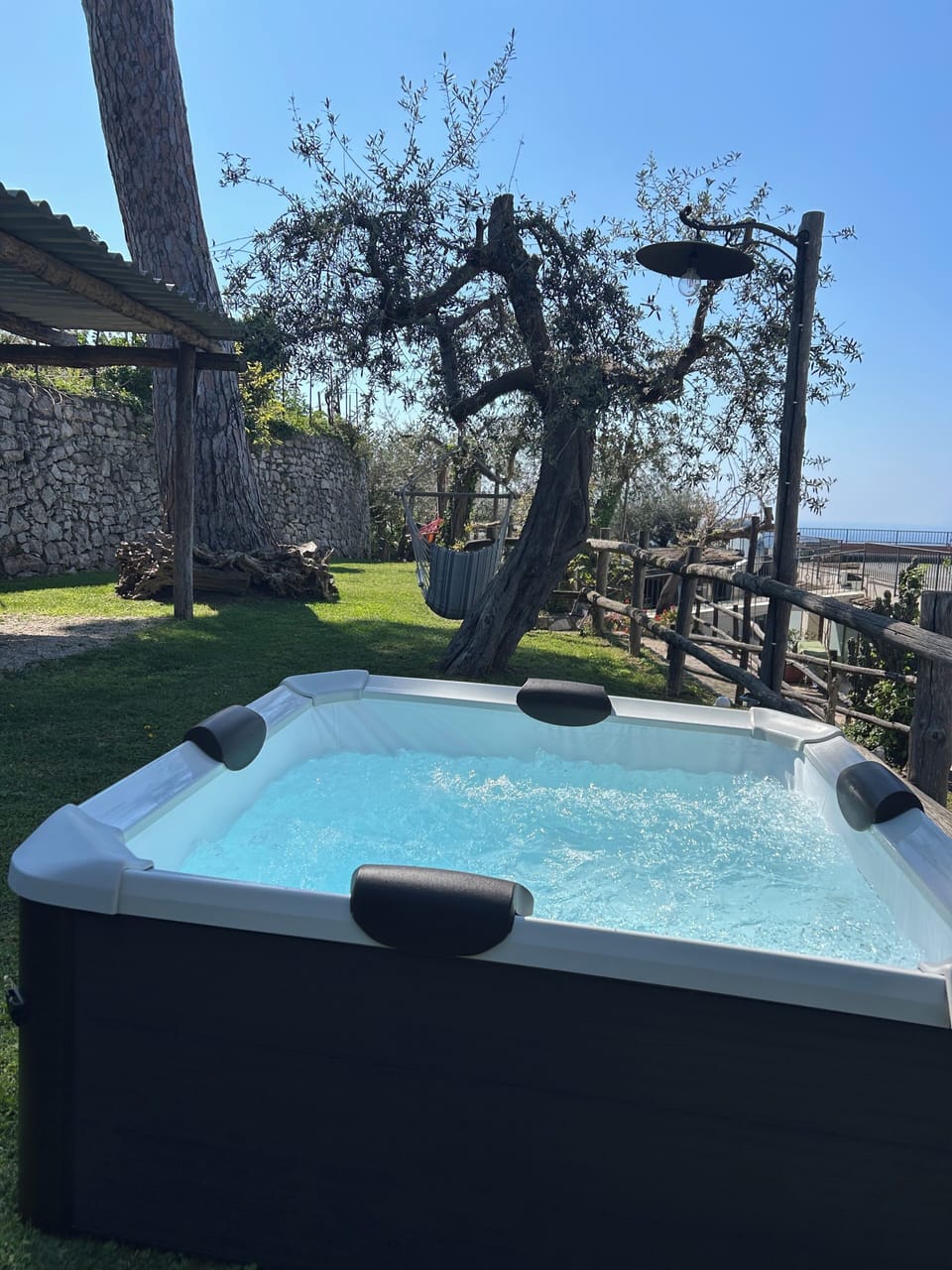 Outdoor spa tub